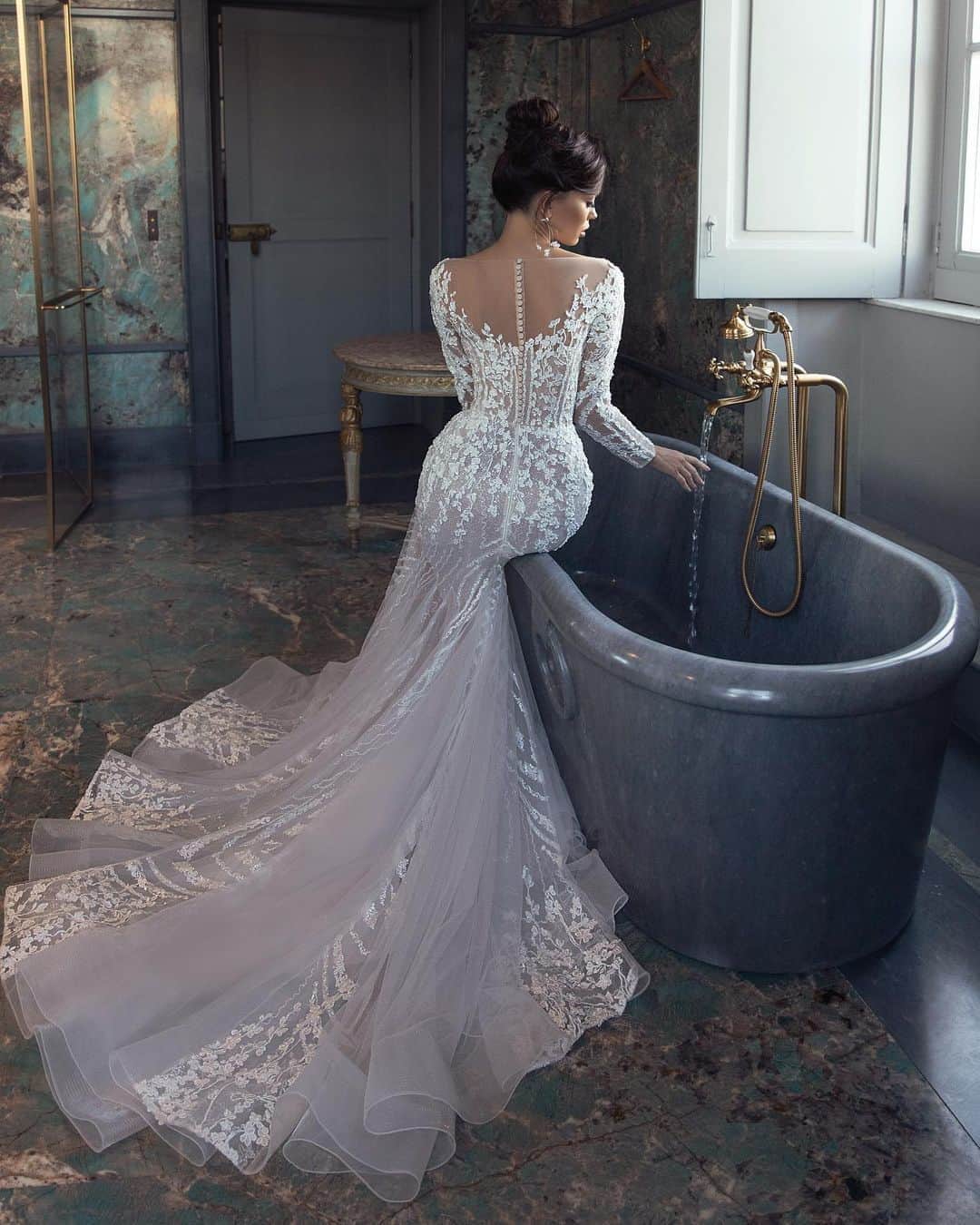 のインスタグラム：「@luce_sposa —this is the place where you will find your perfect dress 👗 ⠀ It’s just a dream of every girl who recently said “yes” 💍 ⠀ Want to see more gorgeous dresses? Than go to @luce_sposa account ❤️」