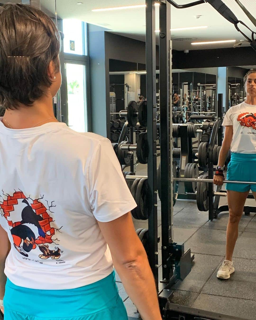 キャロライン・ガルシアさんのインスタグラム写真 - (キャロライン・ガルシアInstagram)「Training at the gym today with my personalized t shirt by @colacatlee ! Love it 😍 and it s approved by Endy too 🤩🤪🙌🏻🙏🏻🔥 #FlyWithCaro #rafanadalacademy」8月7日 23時38分 - carogarcia