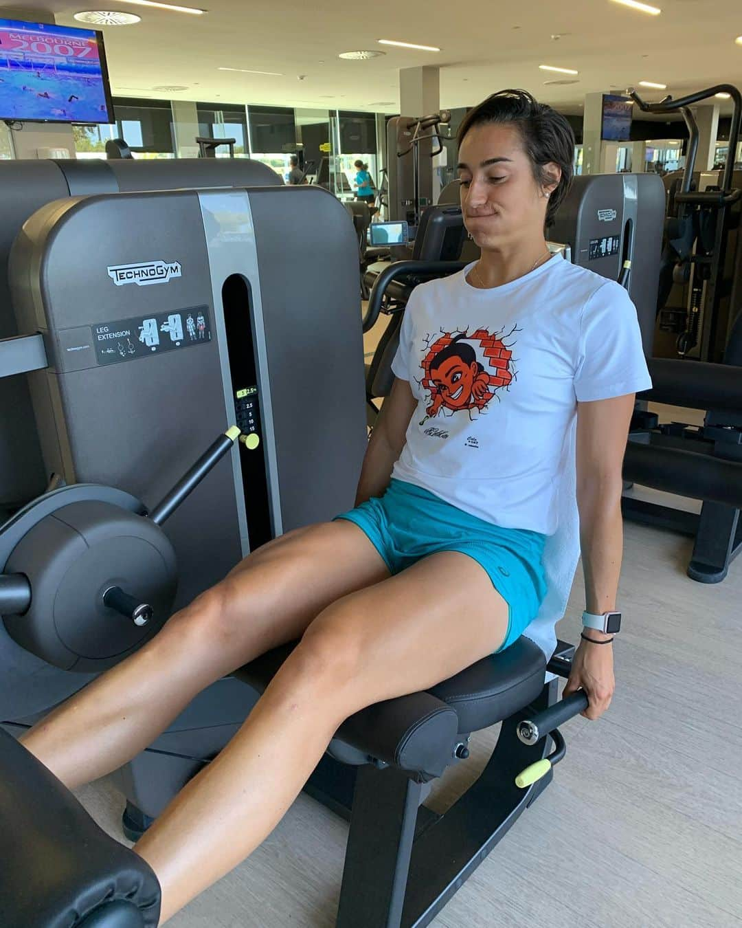 キャロライン・ガルシアさんのインスタグラム写真 - (キャロライン・ガルシアInstagram)「Training at the gym today with my personalized t shirt by @colacatlee ! Love it 😍 and it s approved by Endy too 🤩🤪🙌🏻🙏🏻🔥 #FlyWithCaro #rafanadalacademy」8月7日 23時38分 - carogarcia