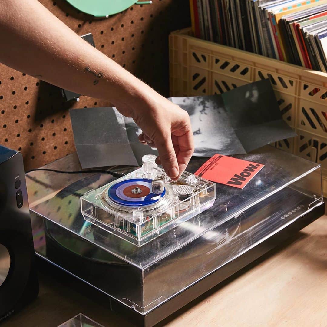 Urban Outfittersさんのインスタグラム写真 - (Urban OutfittersInstagram)「It’s here: the UO exclusive bundle from @recordstoredayus and Post Malone is online now, with a mini turntable and 3” vinyls featuring singles “Sunflower” and “Wow.” Get yours before they’re gone at the link in bio! #UOMusic」8月7日 23時53分 - urbanoutfitters