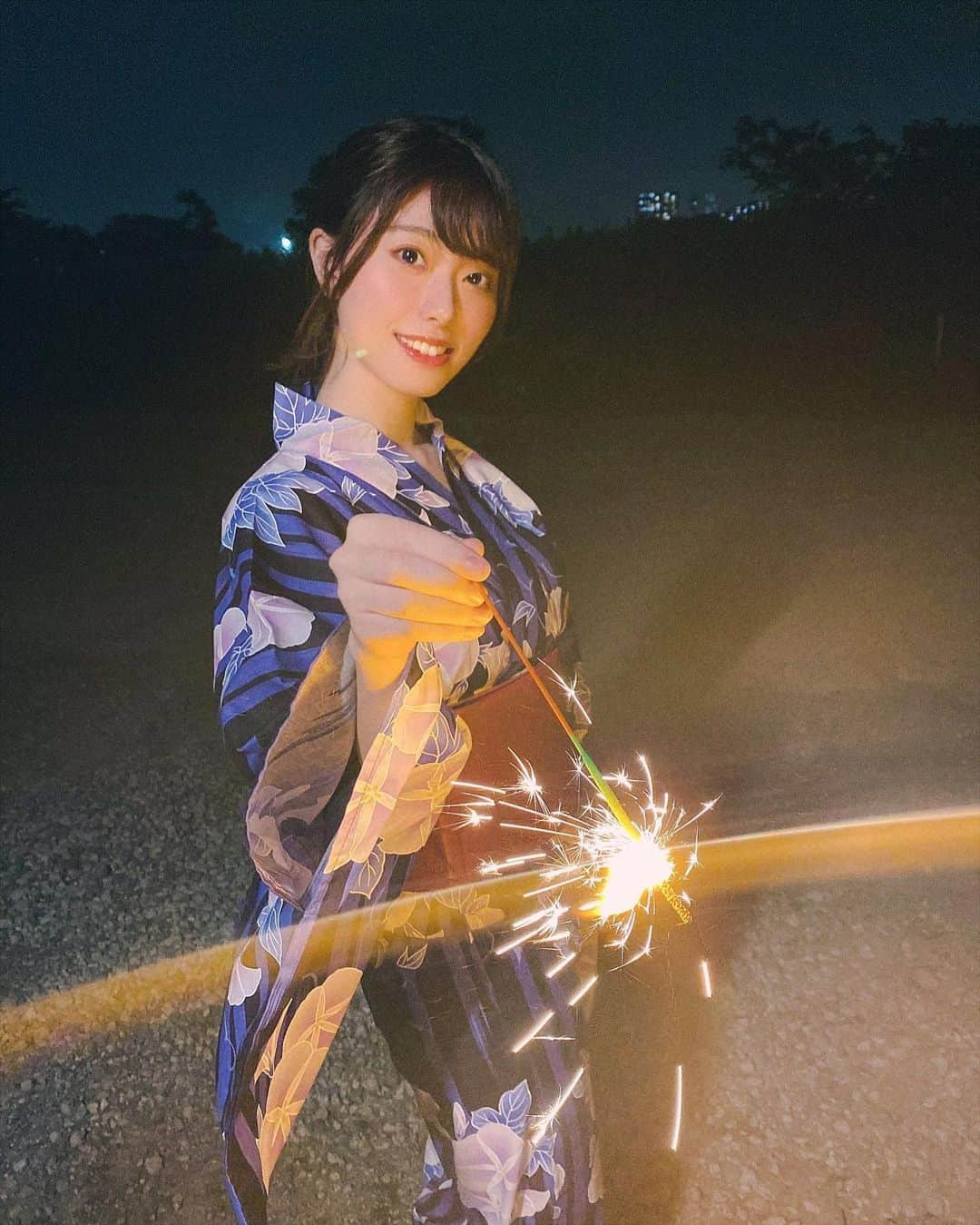 星名あゆみさんのインスタグラム写真 - (星名あゆみInstagram)「花火が消えるまで…🎆  （MV撮影のオフショット📷）﻿  今年も浴衣着れてうれしい👘﻿ ﻿ ﻿ ﻿ ﻿ ﻿ ﻿ ﻿  #followｍe #selfie #me #photo #photography #photooftheday #fff #model #데일리 #셀스타그램 #被写体 #写真 #ボブ #tiktok #lovers_nippon_portrait #ミスid #ミスid2021 #浴衣 #浴衣ヘアアレンジ #yukata」8月7日 23時58分 - hoshina_ayumi