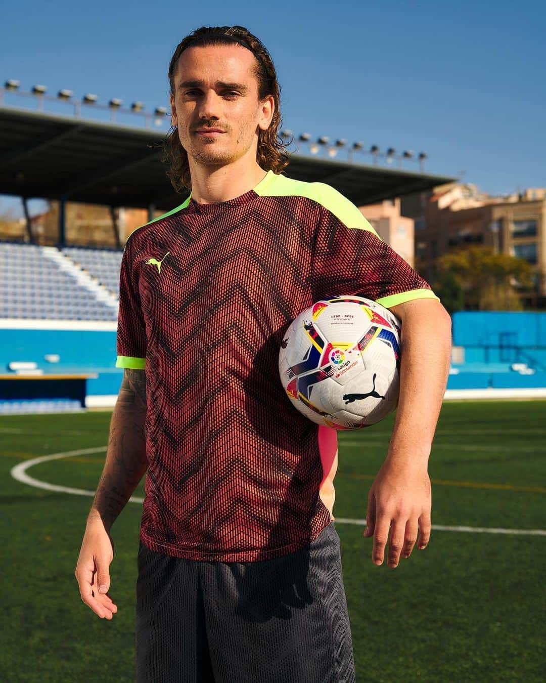 LFPさんのインスタグラム写真 - (LFPInstagram)「@antogriezmann loves Accelerate, the new @pumafootball ball for #LaLiga! 😍 • ¡Griezmann adora el nuevo balón de @pumafootball para #LaLiga llamado Accelerate! 😍 • #Griezmann #Puma #TheHeartofLaLiga #ElCorazóndeLaLiga」8月8日 0時17分 - laliga