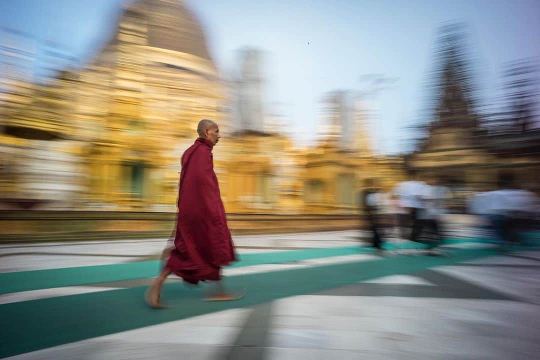 Cory Richardsさんのインスタグラム写真 - (Cory RichardsInstagram)「Strange, the passage of time.  Spent the morning reminiscing on this life-changing trip to Myanmar for @natgeo. Pictured here is a monk out for a stroll, peaceful as ever.」8月8日 0時18分 - coryrichards