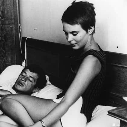 大森美希さんのインスタグラム写真 - (大森美希Instagram)「Today’s film “À bout de souffle” by Jean-Luc Godard, staring Jean-Paul Belmondo, Jean Seberg (1960)   今日の映画『勝手にしやがれ』 ジャン=リュック・ゴダール監督、ジャン=ポール・ベルモンド、ジーン・セバーグ出演 (1960年公開)  言わずと知れたフランス映画、ヌーヴェル・ヴァーグの代表作  #breathless #aboutdesouffle #jeanlucgodard #jeanseberg #jeanpaulbelmondo #jeansebergstyle #nouvellevague #frenchnewwave #film #frenchmovie #cinema #60sstyle #60sfashion #mood #今日の映画 #勝手にしやがれ #ジャンリュックゴダール #ゴダール #ヌーベルバーグ #ヌーヴェルヴァーグ #フランス映画 #シネマ #ジャンポールべルモンド #ジーンセバーグ #セシルカット #60年代ファッション #パリ #パリ生活 #今日のムード #映画」8月8日 0時21分 - mikiomori_