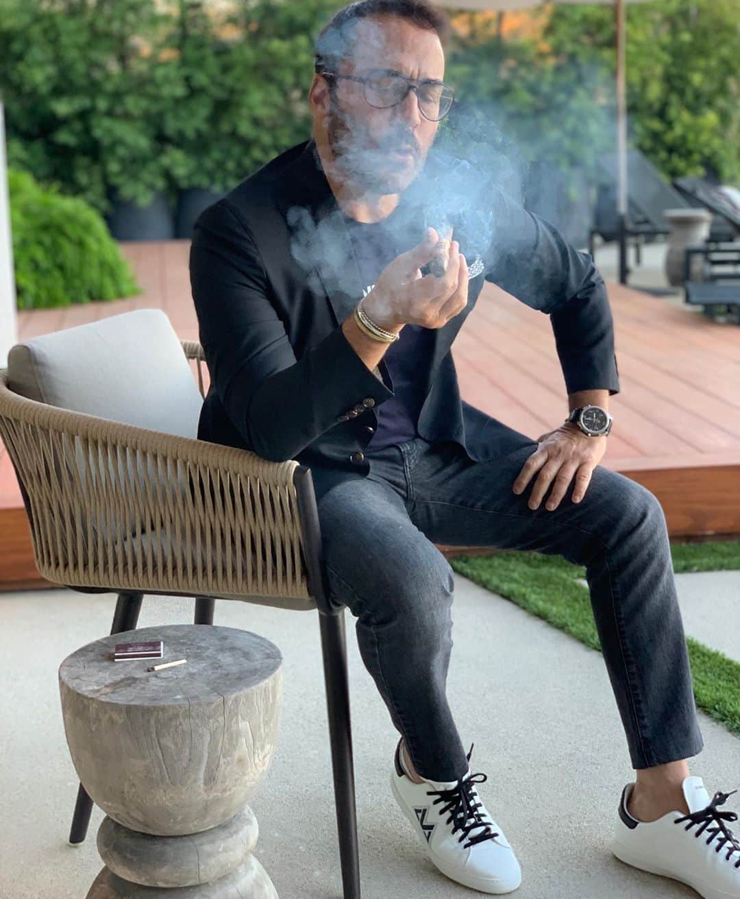 ジェレミー・ピヴェンのインスタグラム：「Smoke and mirrors ... Have an incredible weekend everyone !」