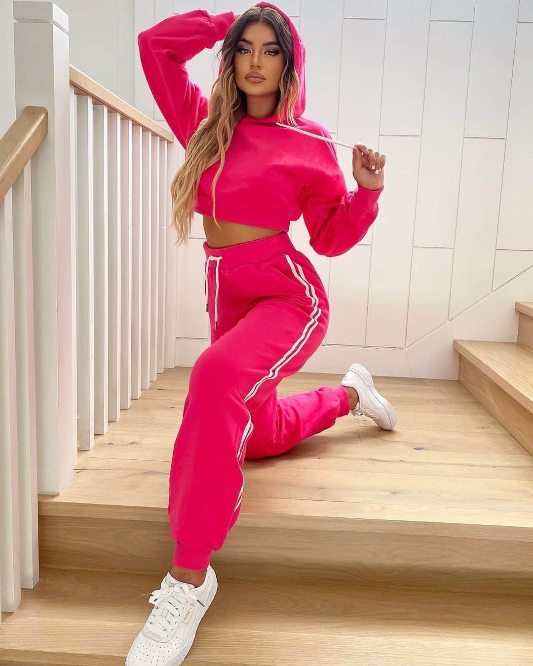 tiger Mistさんのインスタグラム写真 - (tiger MistInstagram)「The perfect set to stay home in 💗 Michaela hoodie + trackpant 💗」8月8日 0時27分 - tigermist