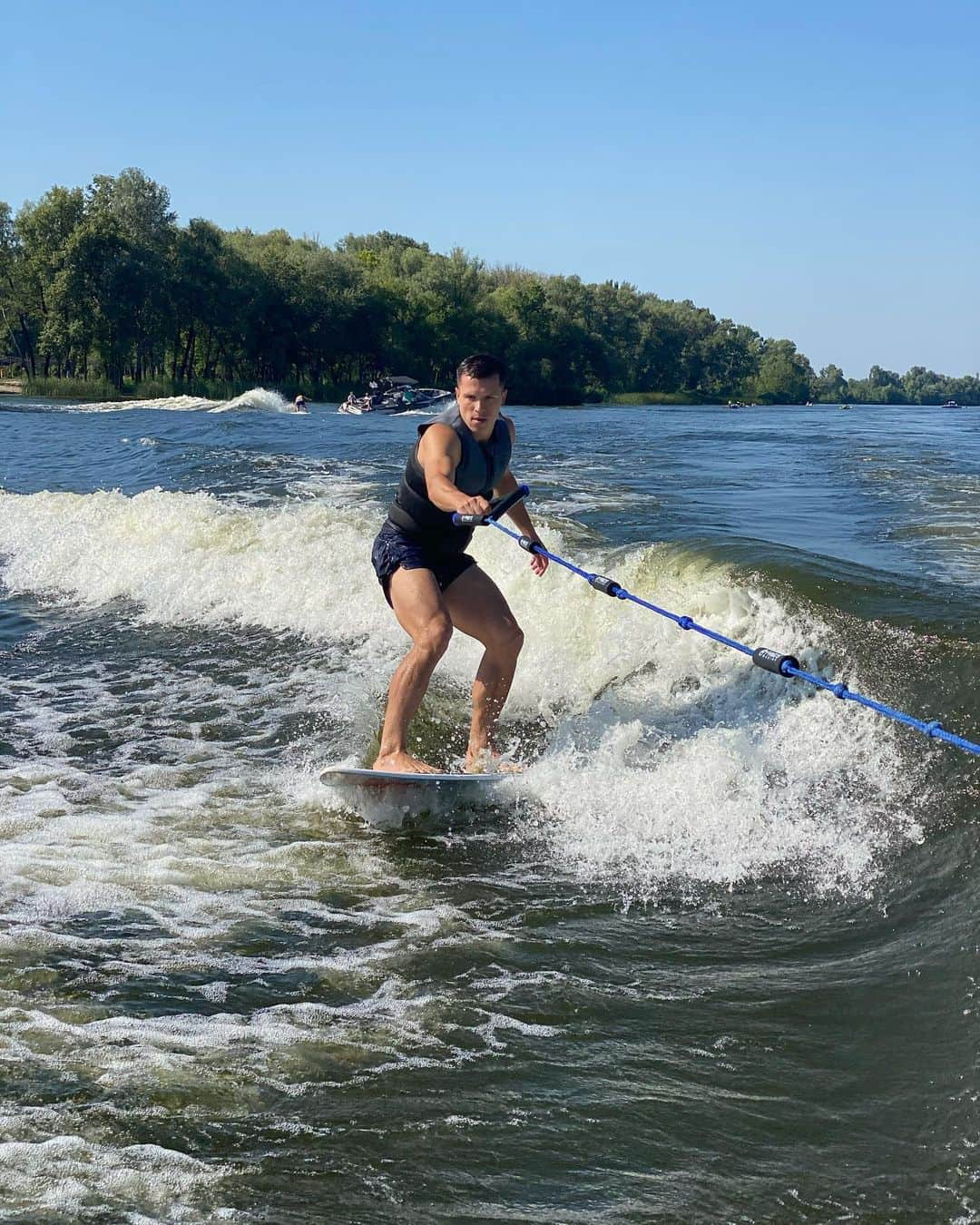 イェウヘン・コノプリャーンカのインスタグラム：「🏄🏻‍♂️ знакомимся с 🌊」