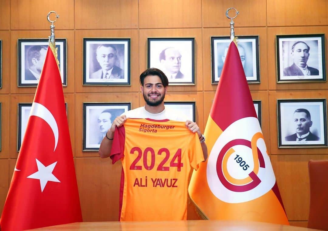 ガラタサライSKさんのインスタグラム写真 - (ガラタサライSKInstagram)「‪Profesyonel futbolcumuz Ali Yavuz Kol’un sözleşmesi 2023-2024 sezonu sonuna kadar uzatılmıştır.‬」8月8日 0時31分 - galatasaray