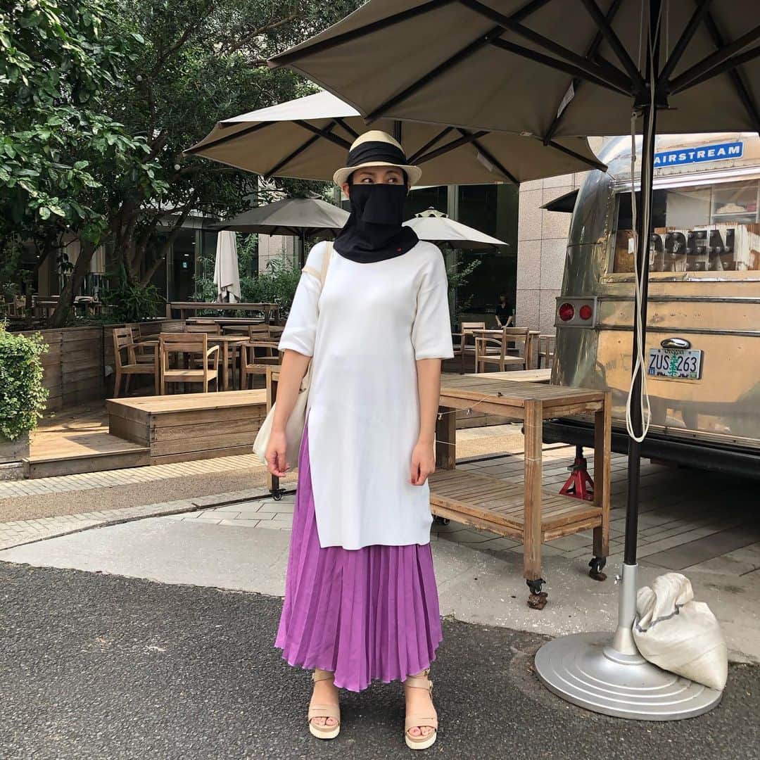 田中美里さんのインスタグラム写真 - (田中美里Instagram)「ニューファッション。  #白も持ってる #口元を触らないために #UVも98パーセント #怪しさは100パーセント」8月7日 15時33分 - misatotanaka77