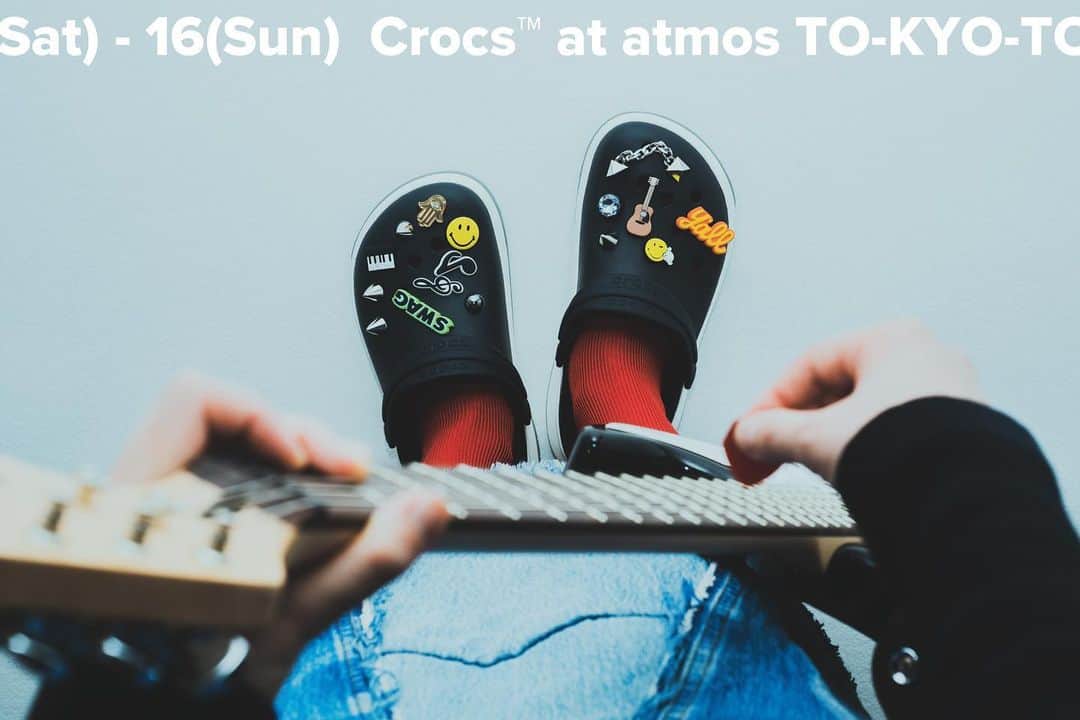 クロックス（crocs）さんのインスタグラム写真 - (クロックス（crocs）Instagram)「日本のスニーカーカルチャーを牽引し続けるスニーカーショップショップアトモスにてクロックスのポップアップストア『Crocs™ at atmos TO-KYO-TO』を期間限定オープン。クロックスを代表するClassic Clog（クラシック クロッグ）やファッションシーンにおいて市民権を得つつあるClassic Bae Clog（クラシック ベイ クロッグ）を中心としたラインナップに、当時フットウェアパーソナライゼーションの先駆けとして一世を風靡Jibbitz™(ジビッツ)が史上最大規模で登場します。東京ユースカルチャーの中心地原宿と、昨今多くのブランドが軒並みショップをオープンし温故知新とも呼べる独自のカルチャーを再構築する京都の2店舗で開催します。   #atmos #atmospink #Crocs #Tokyo #Kyoto #ComeAsYouAre #Classic #Clog #Jibbitz #アトモス #アトモスピンク #クラシック #クロッグ #ジビッツ」8月7日 15時36分 - crocsjp