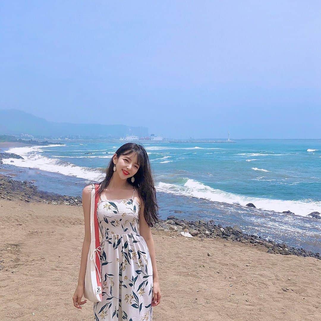ユジョン のインスタグラム：「여기 또 올거야🤍💙 ✔️메모 : 치킨버거랑 하몽오믈렛 짱맛」