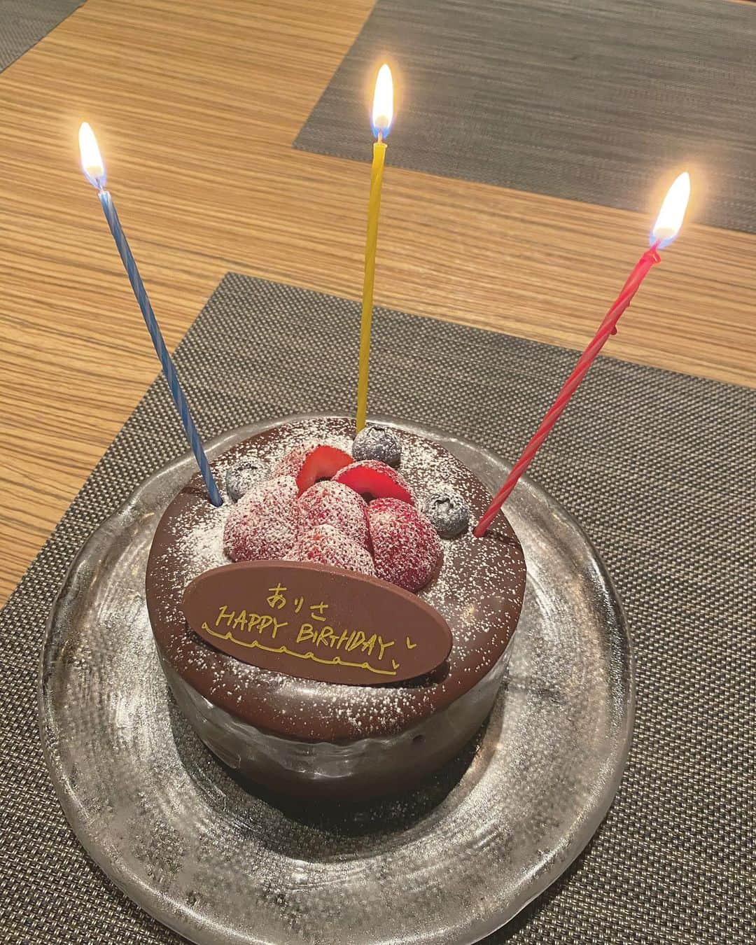 三浦亜莉沙さんのインスタグラム写真 - (三浦亜莉沙Instagram)「﻿ ▷▷ 𝐜𝐡𝐨𝐜𝐨𝐥𝐚𝐭𝐞 𝐜𝐚𝐤𝐞﻿ ﻿ 🎂🍫💙💛❤️﻿ ﻿ ﻿ #サプライズ﻿ #誕生日ケーキ﻿ #チョコレートケーキ﻿ ﻿ #24歳﻿ #誕生日シリーズ」8月7日 15時48分 - arisa_0720