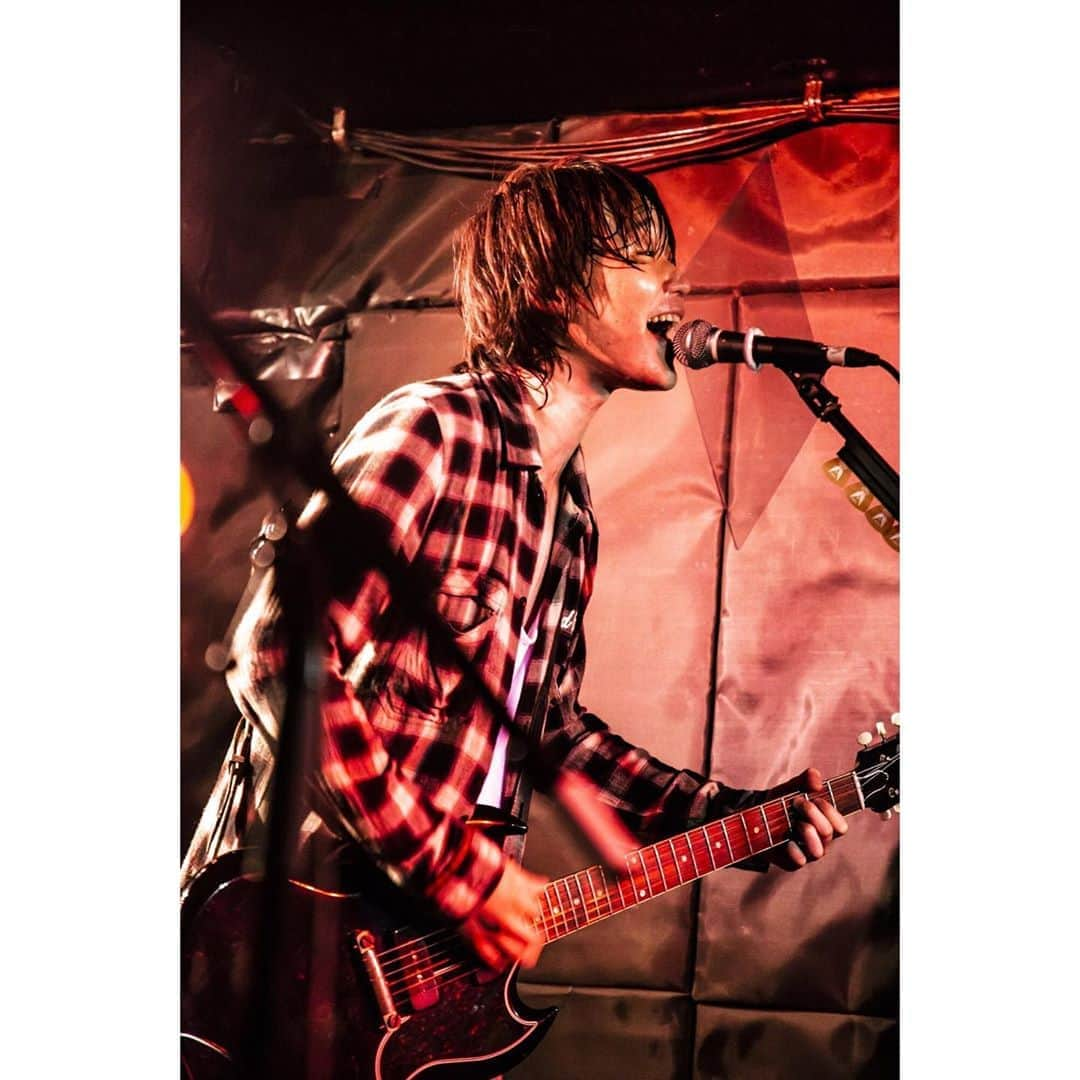 青木カズローさんのインスタグラム写真 - (青木カズローInstagram)「Large House Satisfaction ﻿ 2020.07.19 @ 名古屋 CLUB ROCK'N'ROLL ﻿ photo by 青木カズロー(cazrowAoki)﻿ ﻿ #largehousesatisfaction  #LHS #写殺﻿ #人間が生きている瞬間﻿ #生きてなきゃ殺せない﻿ #殺してぇから生きてくれ」8月7日 15時41分 - cazrowaoki