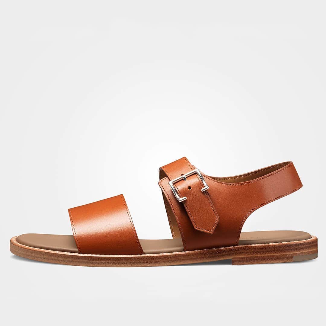ジョンロブのインスタグラム：「Summer-ready with Stratton, a single buckle sandal featuring a strap across the toes instep, expertly constructed in either leather or rubber soles. . #johnlobb」