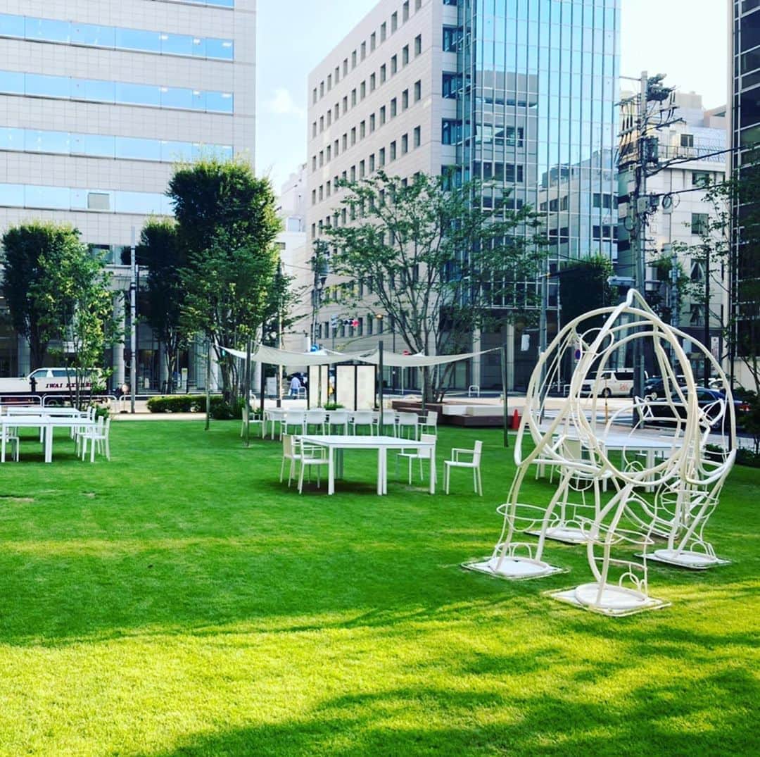 魚金さんのインスタグラム写真 - (魚金Instagram)「お知らせです  神田錦町に神田スクエア がオープンしますショップとレストランのテナントで魚金も出店致します 店内落ち着いたコの字カウンターでコンセプト大人の料理屋さんになる様また近所のご家族が中庭で食事を楽しめる様にお弁当や一品料理にもこだわって行きます！ 急ピッチで作業を進めていますので予約、イベント含め進展あれば直ぐアップします。 安心安全で元気が出て楽しくしっかりとしたお料理を提供できるお店作りしていきますので今後とも魚金を宜しくお願い致します！  仕入部　片之坂 #錦町#新橋#玉子#居酒屋#銀座#京橋#さんま#海鮮丼#刺身#吉祥寺#オイスター#池袋#さんま#鶴屋町#刺身盛り合わせ#パエリア#渋谷#魚好きと繋がりたい #レモンサワー#始めました#神楽坂#横浜グルメ#飲酒タグラム #野菜たっぷり#日本酒好きな人と繋がりたい #どんぶり#うなぎ#ステーキ#金目鯛 #yummy」8月7日 15時58分 - uokin_koho