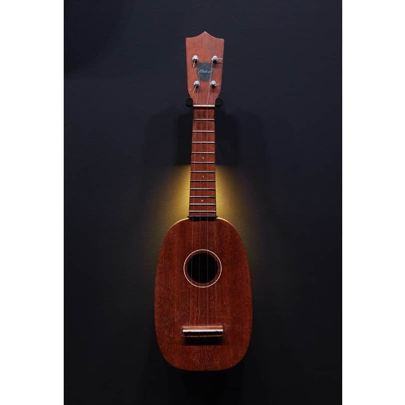 パワーハウスミュージアムさんのインスタグラム写真 - (パワーハウスミュージアムInstagram)「Ukuleles were the first instruments Bill May, founder of @matonguitars created. Often described as the happiest sounding string instrument in the world, this ukulele was made in 1969, and is known as a ‘pineapple style’. Maton: Australia’s Guitar at the Powerhouse. Free entry – bookings essential. 📸 @zanwimberley」8月7日 16時08分 - powerhousemuseum