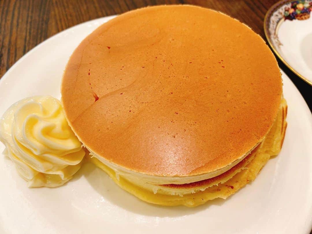 休日課長さんのインスタグラム写真 - (休日課長Instagram)「ルポーゼすぎのホットケーキとマンデリンの組み合わせは私の中で一つの完成形。 最高です。 #ホットケーキ #ルポーゼすぎ」8月7日 16時21分 - kyujitsu_kacho