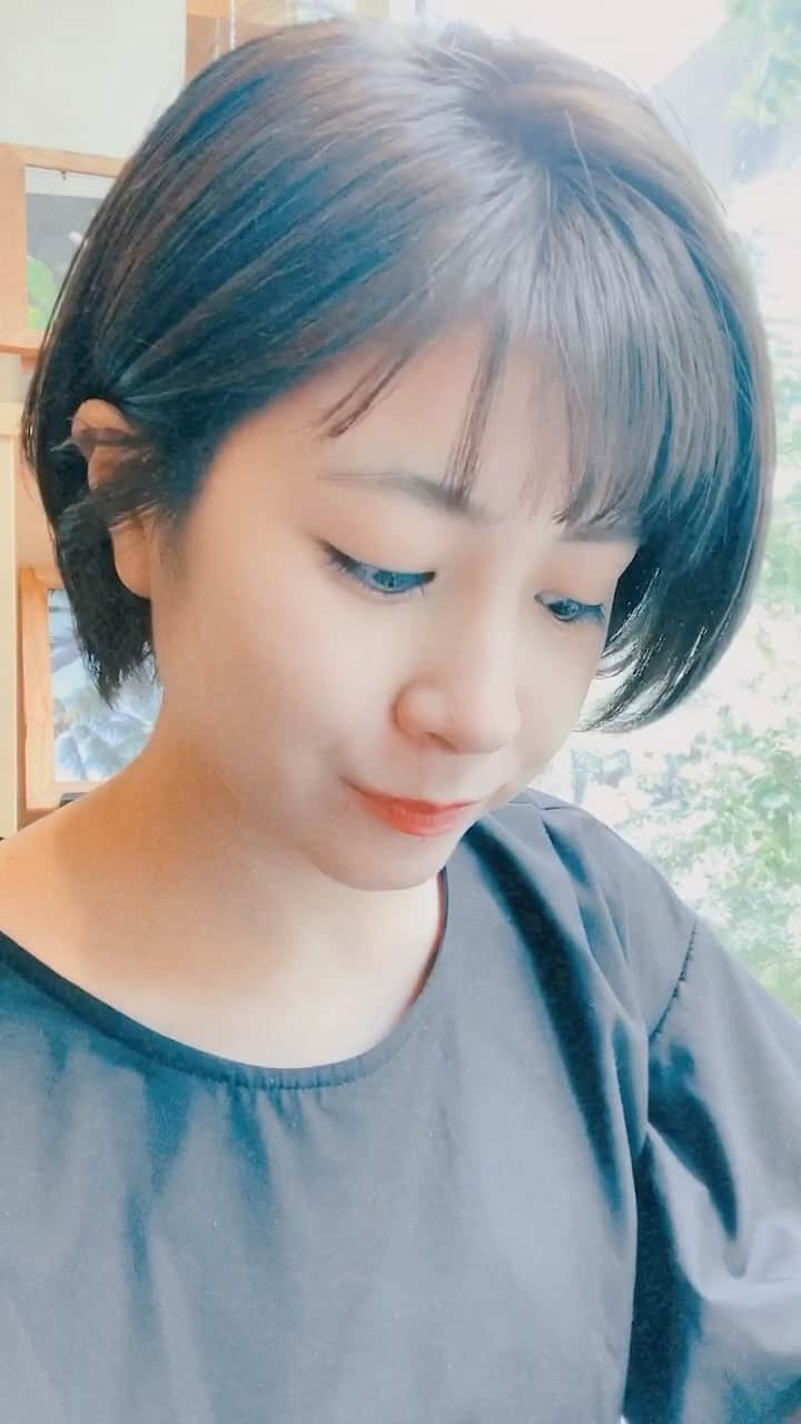 のインスタグラム：「髪切ってカラーもした♫ 美容院の後はアサイーボウル食べがち🍓♡」