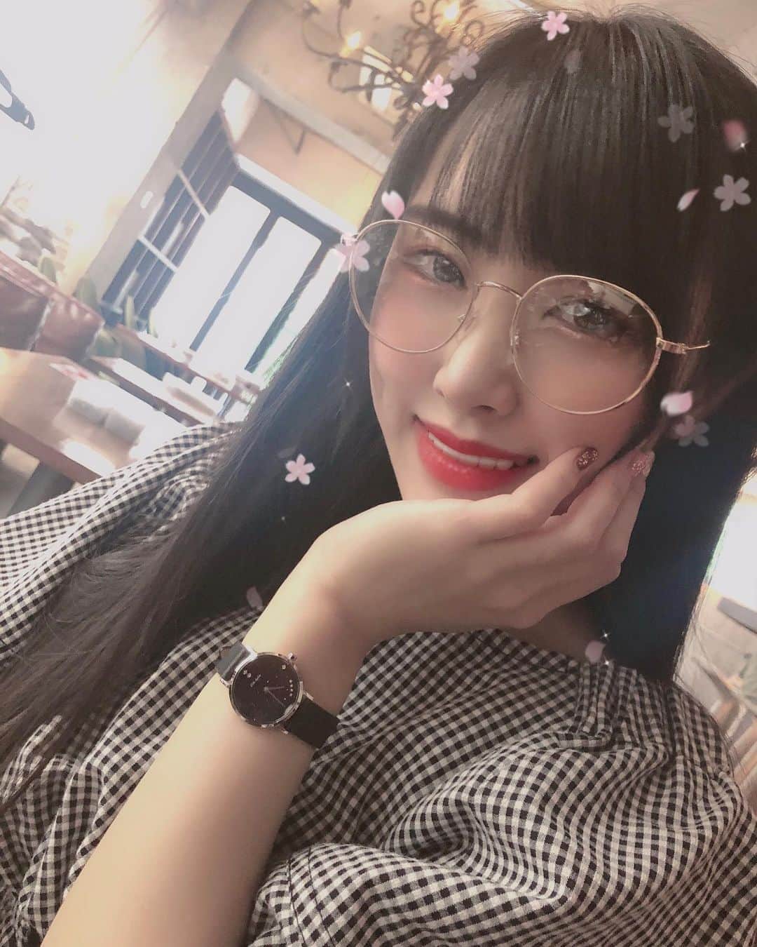 のインスタグラム：「おはくま🐻 . . キラキラでめちゃ可愛い時計🖤 @liakulea_japan  「kumamgza」 の使用で10％OFF！  約一年有効です*.。ଘ(*´ ᵕ `)੭✩  . . #腕時計 #liakulea #腕時計 #時計 #腕時計倶楽部 #手元倶楽部#リアクレア #おはよう #gm #おはくま #日々の出会いに感謝 #バクステ外神田一丁目 #熊本美和 #miwakumamoto  #アイドル #idol #일본 #아이돌 #アイドルボウラー #Pリーガー #プロボウラーになりたい #japanesegirl #followme #kawaii #makeup #beauty #黒髪 #カフェスタグラム #lunch #メガネ女子 #すきぴ」