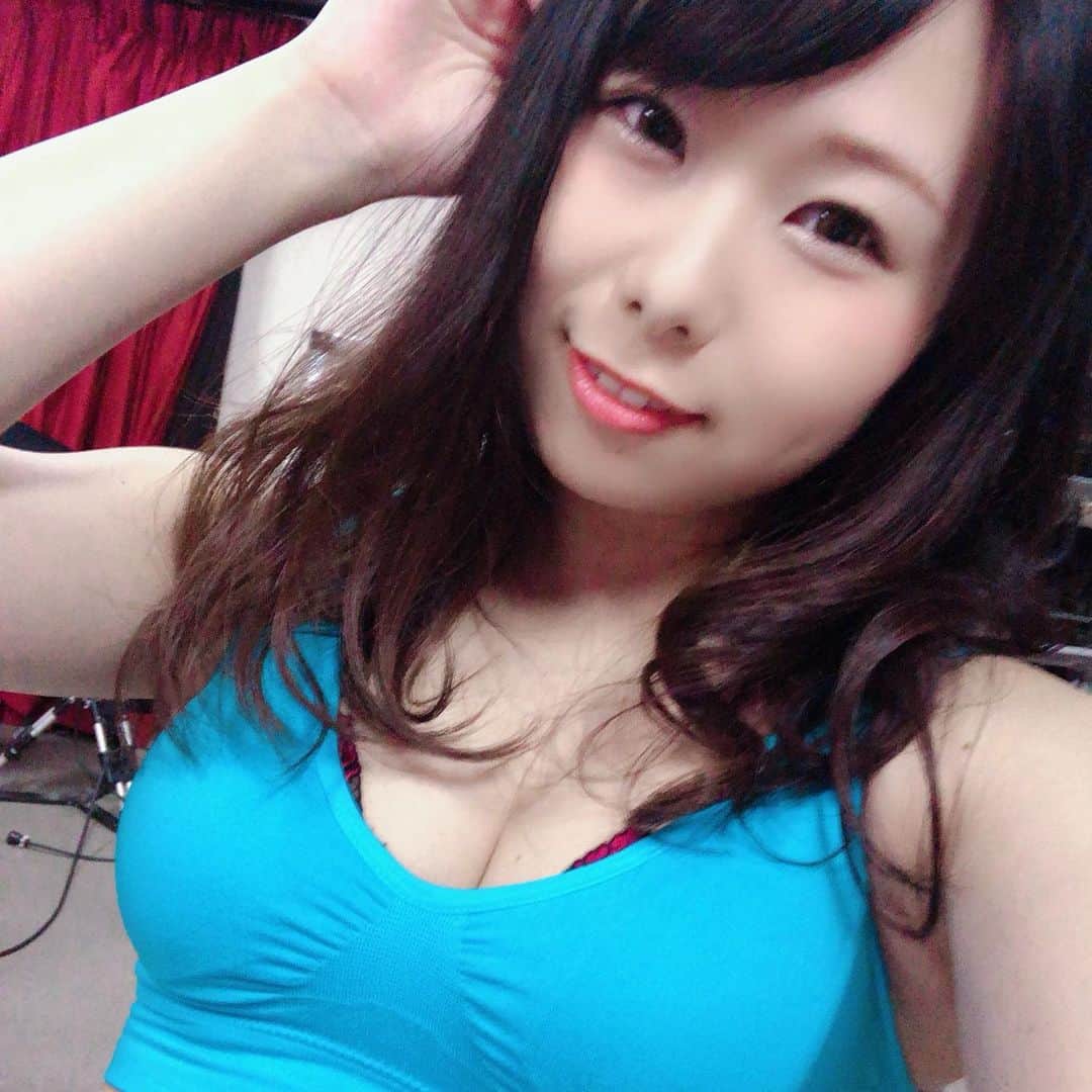 ゆうりたん（元 芹沢ゆうり）のインスタグラム：「今年は夏だけど海やプールは怖くて行けないな😢花火したいっ！ #ゆうりたん #夏 #海 #プール #花火」