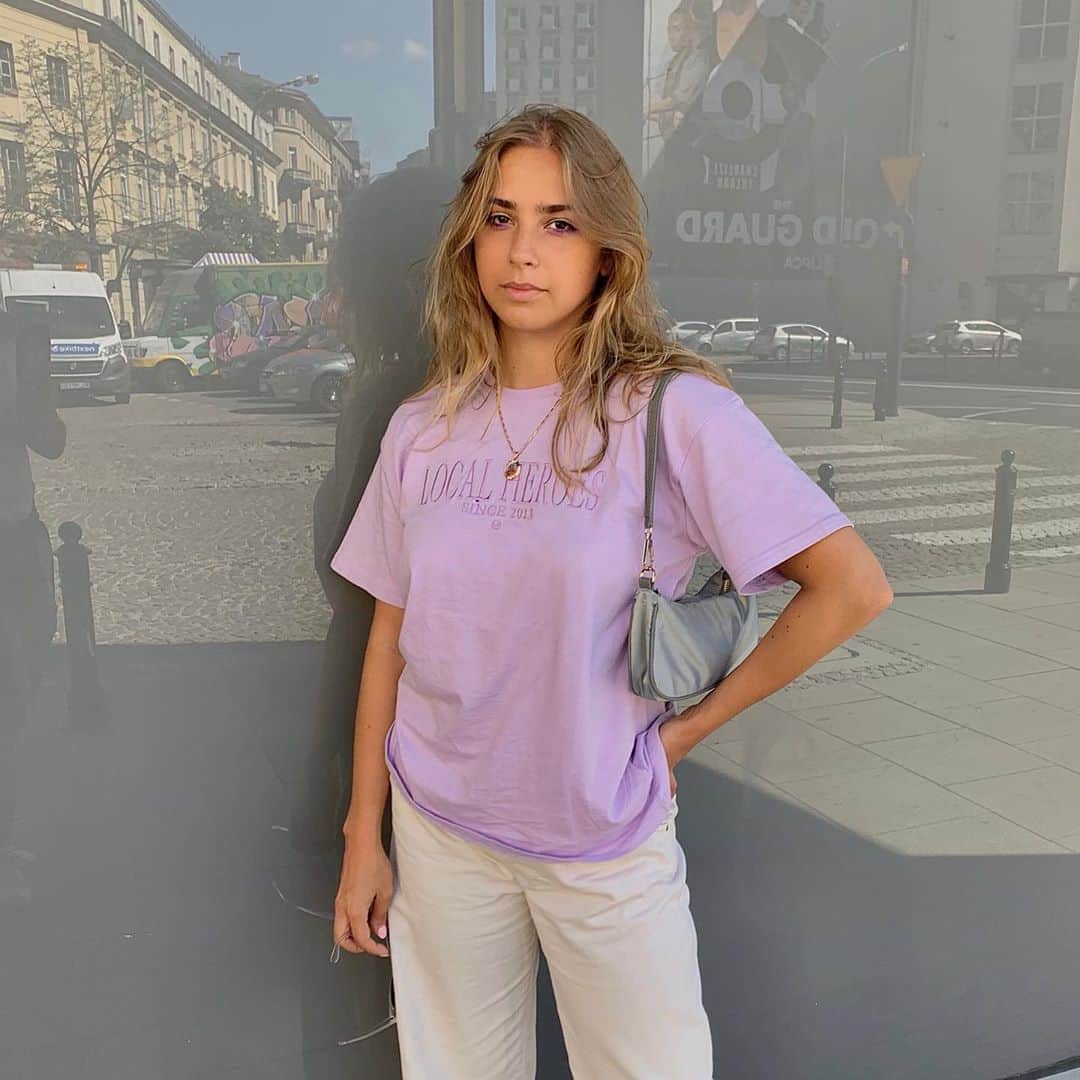 LOCAL HEROESさんのインスタグラム写真 - (LOCAL HEROESInstagram)「Support your local babe! Rising star @juliaposnik in our LH 2013 classic lavender tee 🧜🏼‍♀️」8月7日 16時52分 - localheroes