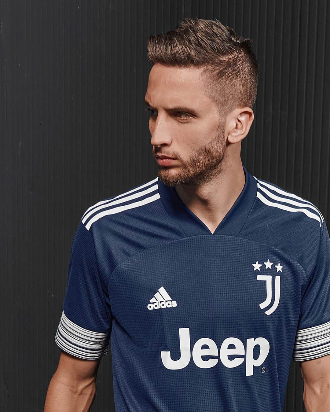 adidas Footballさんのインスタグラム写真 - (adidas FootballInstagram)「Timeless elegance. Introducing the new 2020/21 @Juventus Away jersey, exclusively available through adidas and official club stores.  #ReadyForSport  #Football #Soccer #adidasfootball」8月7日 17時00分 - adidasfootball