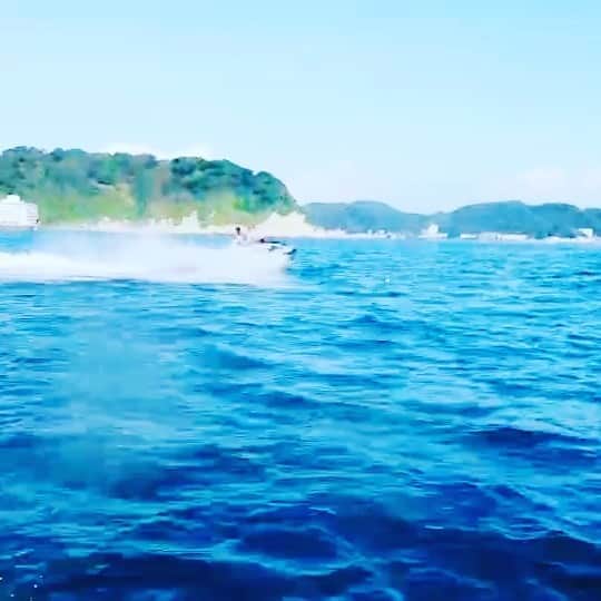 マイケル富岡のインスタグラム：「マイケルが『UFO』をお届けにあがる水上のufo eats♡ wanna ride? #nojetnolife #seadoo #pwc #beach #surf #cruise #mybabe #actor #actorslife #shooting #drone #summer #マイケル富岡 #俳優 #タレント #撮影 #ドローン #海 #ジェット #湘南 #江ノ島 #由比ヶ浜 #材木座 #ronherman #malibufarm #malibuhotel #billabong #kamakurajetter #ヤキソバン #エクストリーム #drone.shun」