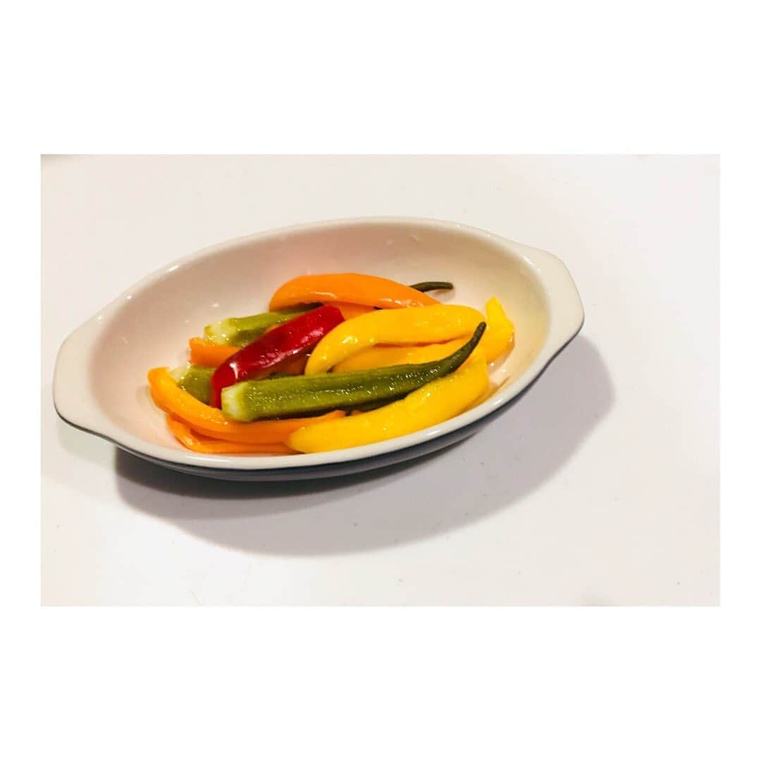 伴都美子さんのインスタグラム写真 - (伴都美子Instagram)「✔️﻿ ﻿ いただいた野菜をピクルスに。﻿ ﻿ 次はクミン入れてみよっと。﻿ ﻿ ﻿ #カラーピーマン ﻿ #どんどん食べよう #夏野菜」8月7日 17時12分 - van._doasinfinity