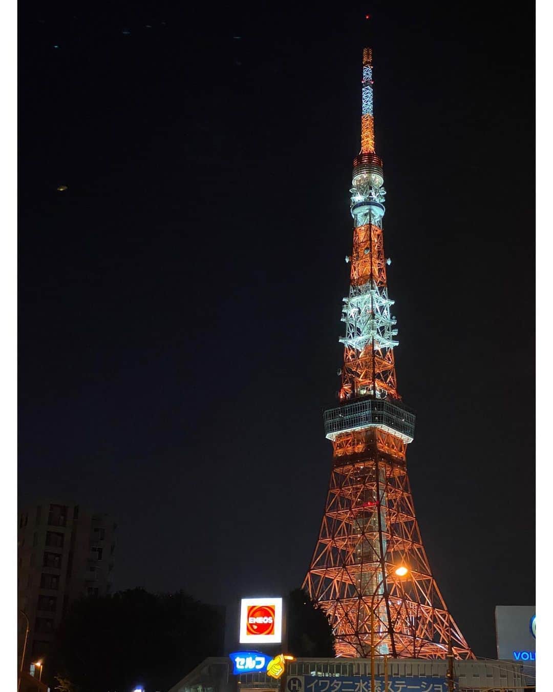 黒澤まさ美さんのインスタグラム写真 - (黒澤まさ美Instagram)「. #iPhone11promax のカメラ、やっぱりめちゃキレイですよね。。🗼 . #無加工 . #tokyotower  #tokyotower🗼  #view #nightview  #nofilter  #Tokyo #japan #東京タワー  #東京タワー🗼  #夜景  #🗼 #tokyo #iphone 11 #tower」8月7日 17時17分 - masami_kurosawa