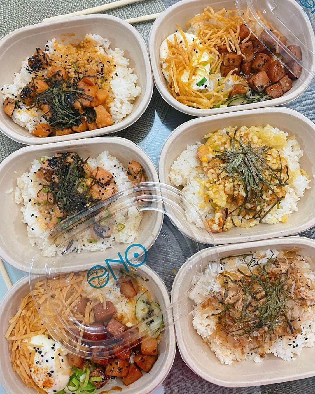 Alexa Ilacadさんのインスタグラム写真 - (Alexa IlacadInstagram)「Aloha! 😻 Grab your chopsticks and get ready to dig in to my favorite fresh, delicious, and healthy poke bowls. 🍲 @onopokeph is now available for delivery. You can order via Grabfood, Foodpanda, Lalafood, or call 09298460828 and have your food picked up by Grabexpress, Angkas, of Lalamove 😊 #hawaiian #pokebowl #myfavoritefood」8月7日 17時20分 - alexailacad