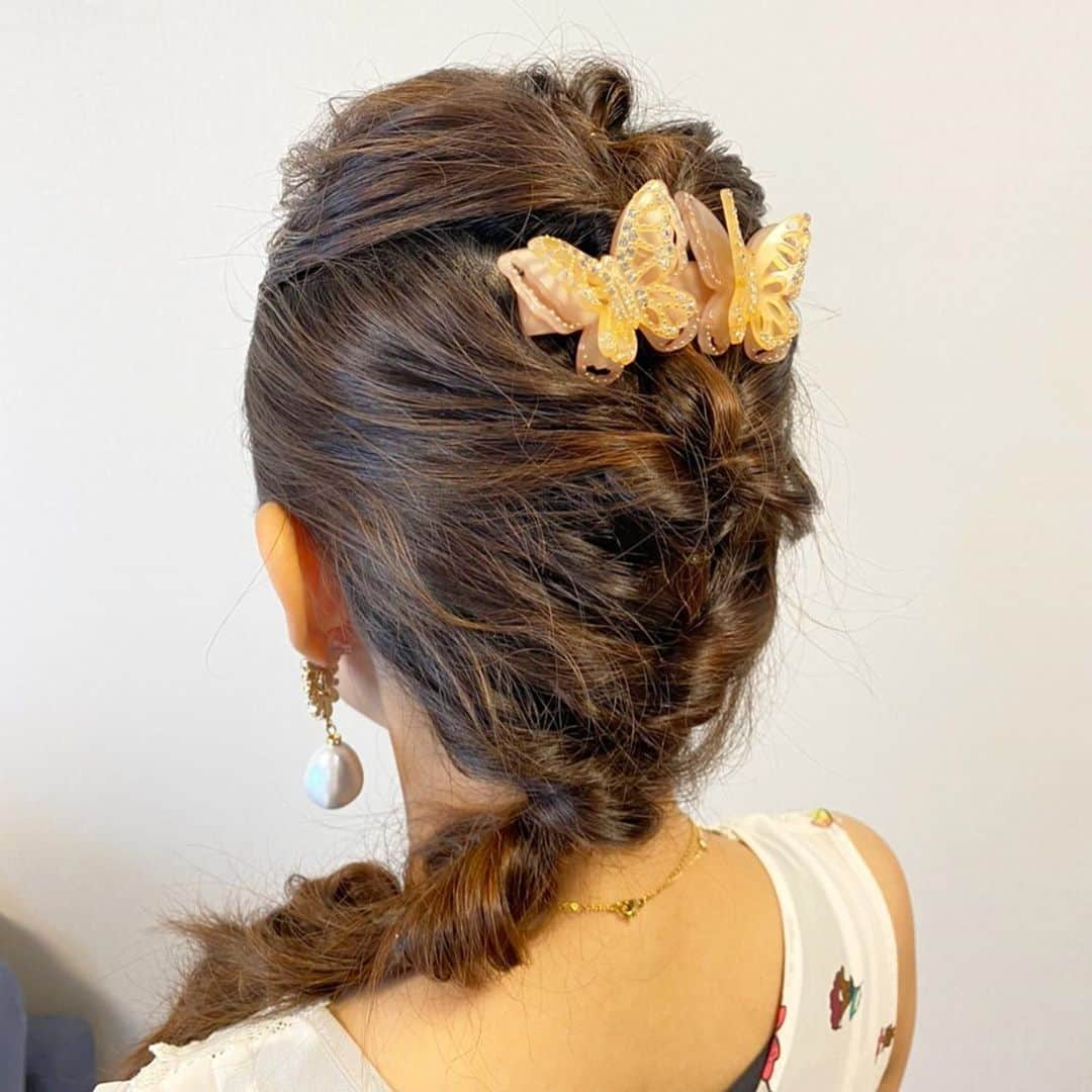 花蝶しほさんのインスタグラム写真 - (花蝶しほInstagram)「#acca #アッカ #ヘアアレンジ #くるりんぱ #蝶々 #バレッタ #今日は #カジュアルフライデー #ってな訳で #お気に入りの #ワンピースで #店頭に #立ちました」8月7日 17時25分 - s1h0i1h2o