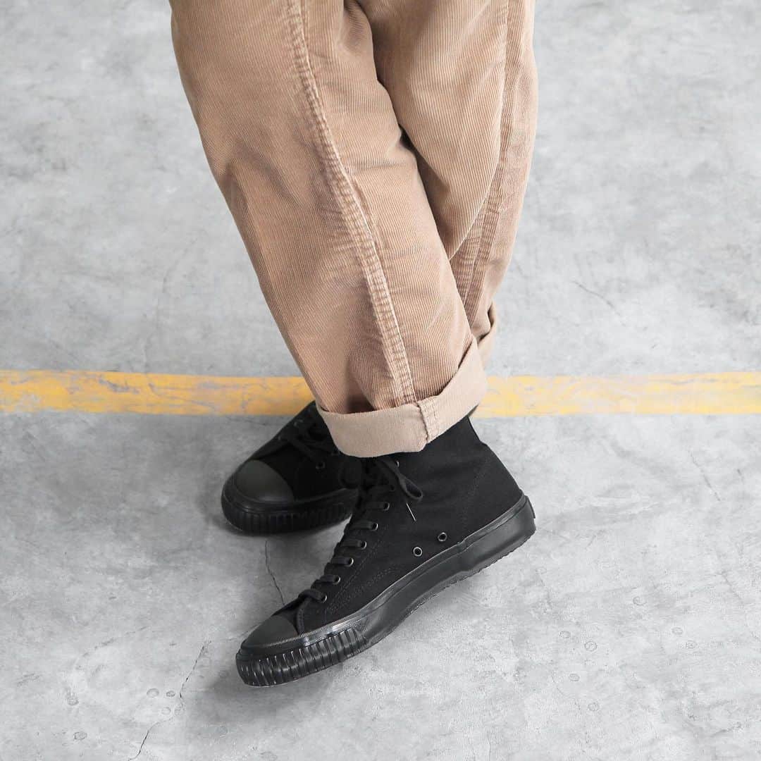 MOONSTARのインスタグラム：「HIBASKET W / BLACKMONO  #moonstarshoes  #finevulcanized  #hibasketw  #madeinkurume」