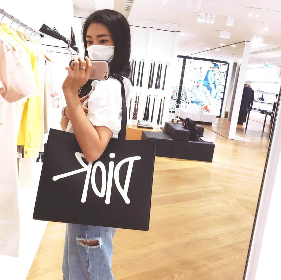のインスタグラム：「@dior ✖️ @stussy   #dior#stussy#ディオール#ストゥーシー#コラボ#可愛かった」