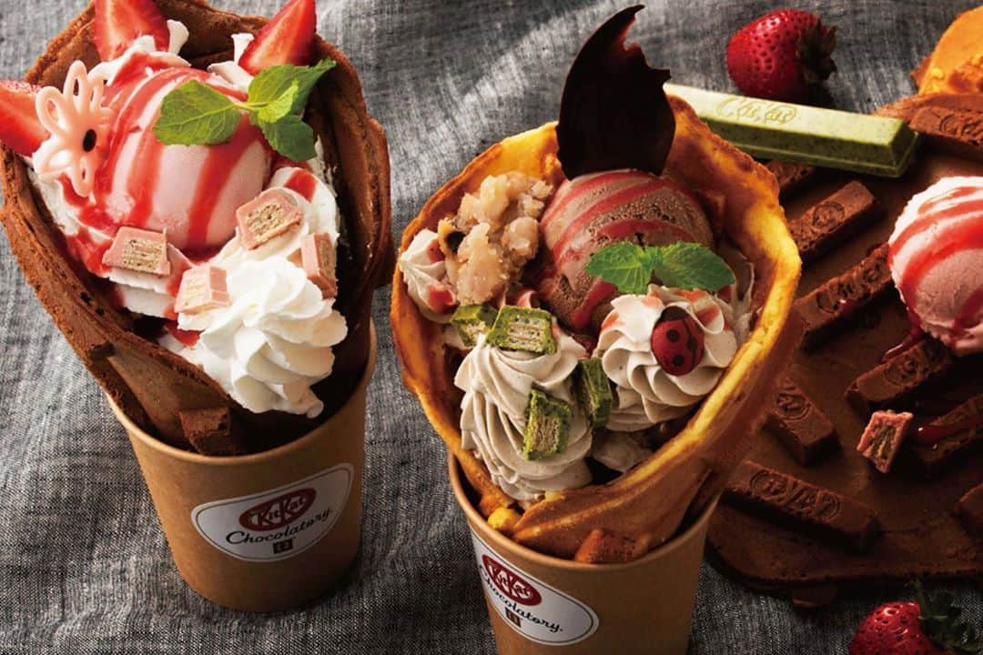 KITKAT Chocolatoryさんのインスタグラム写真 - (KITKAT ChocolatoryInstagram)「8月4日(火)に全国では8店舗目、都内では4店舗目、「キットカット ショコラトリー」として初となる体験型ショップ、ミヤシタパーク渋谷店がオープンいたしました。﻿  ふわふわ、しっとり食感のワッフル風「キットカット」スイーツや、サブリム ビターのクーベルチュールチョコレートを贅沢に使った濃厚で深みのあるオリジナルソフトクリームなど、この店舗でしか体験できない限定スイーツをご用意しています。﻿ ﻿ #キットカット #キットカットショコラトリー #チョコ #スイーツ #カフェ #渋谷 #東京 #MYキットカット #世界に一つのキットカット #ミヤシタパーク #Kitkat #Kitkatchocolatory #Chocolate #sweets #cafe #Shibuya #Tokyo #MyKitkat #MIYASHITAPARK」8月7日 17時45分 - kitkat_japan_official