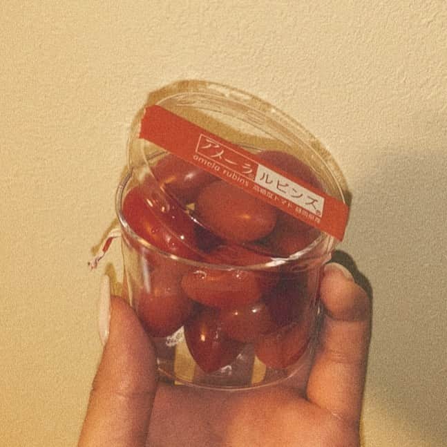 松本日向さんのインスタグラム写真 - (松本日向Instagram)「アメーラトマト🍅 トマトは苦手だけどアメーラトマトだけは美味しすぎて好んで食べてしまいます トマト苦手な方でも是非チャレンジしてもらいたいトマトです🥺🤍 美肌効果もあるし栄養もたっぷりˊᵕˋ #トマト #アメーラトマト #美肌効果 #グルメ #フルーツ」8月7日 17時47分 - matsumoto_hinata