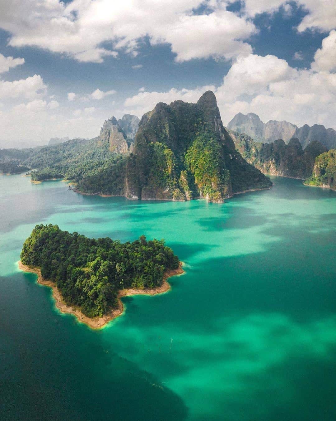 Discover Earthさんのインスタグラム写真 - (Discover EarthInstagram)「"A little ❤️ for everyone out there !" #discoverlove with @justindkauffman  #love #heart #heartshaped」8月7日 17時49分 - discoverearth