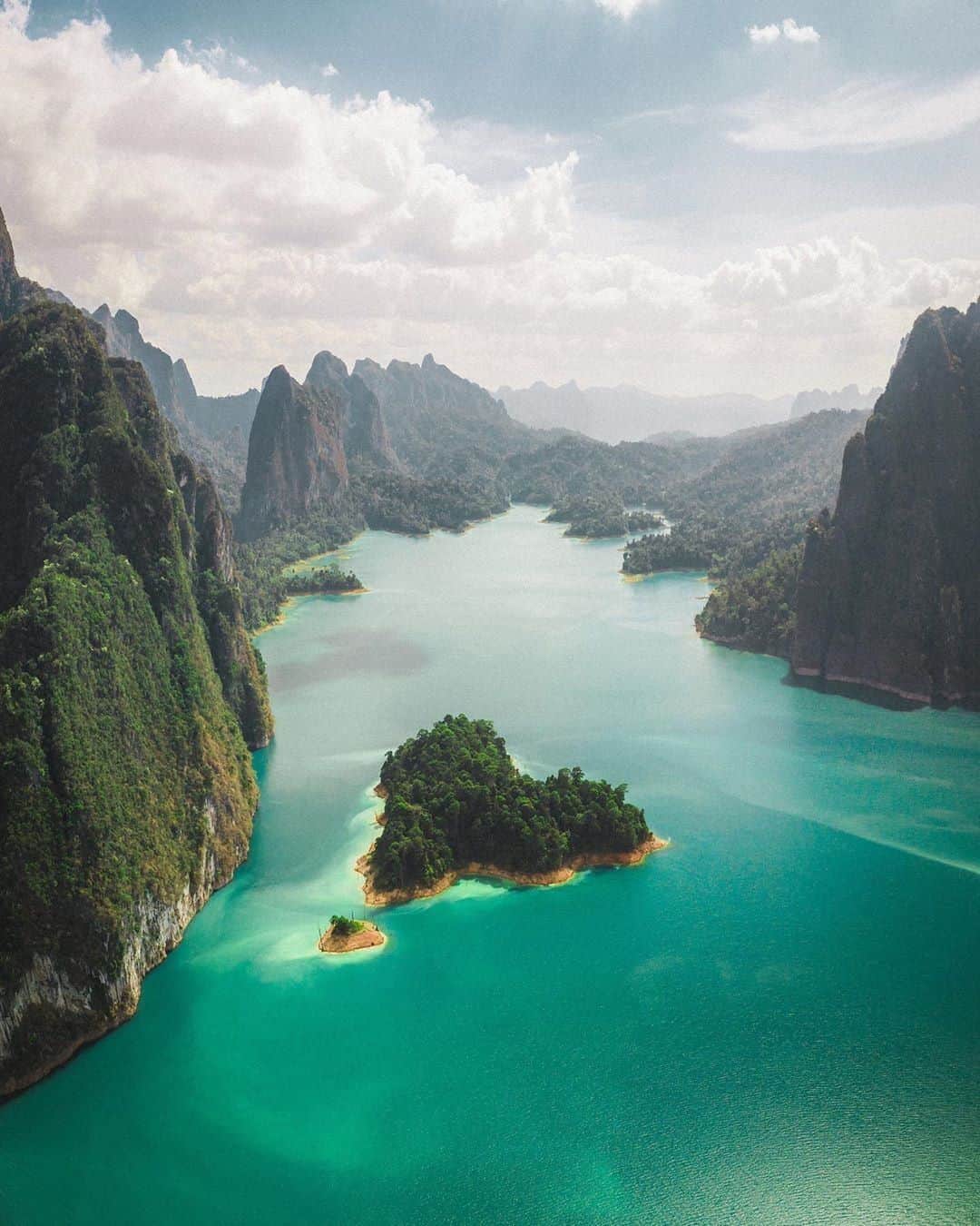 Discover Earthさんのインスタグラム写真 - (Discover EarthInstagram)「"A little ❤️ for everyone out there !" #discoverlove with @justindkauffman  #love #heart #heartshaped」8月7日 17時49分 - discoverearth