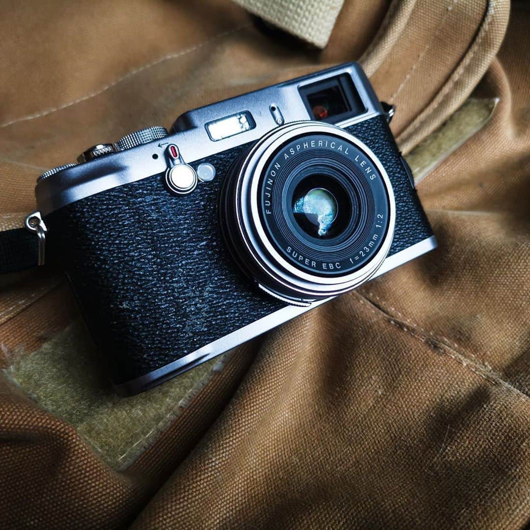 Fujifilm UKさんのインスタグラム写真 - (Fujifilm UKInstagram)「DESERT ISLAND KIT  Who remembers the FUJIFILM FinePix X100?  We asked X-Photographer @kevinmullinsphotography what his 'Desert Island Kit' would be and this was his answer...  "The original FinePix X100 has to be my favourite because it was my introduction to the Fujifilm system and remains a firm favourite of mine, even though we are now on the fifth generation. I’ve taken it with me all over the world and this picture is one which conjures fond memories of some old friends – much like I see the camera itself, like an old friend."   Don't forget, you can view the full X Series and GFX range at the FUJIFILM House of Photography.  #Fujifilm #XSeries #X100 #X100V #FinePix」8月7日 17時53分 - fujifilmuk