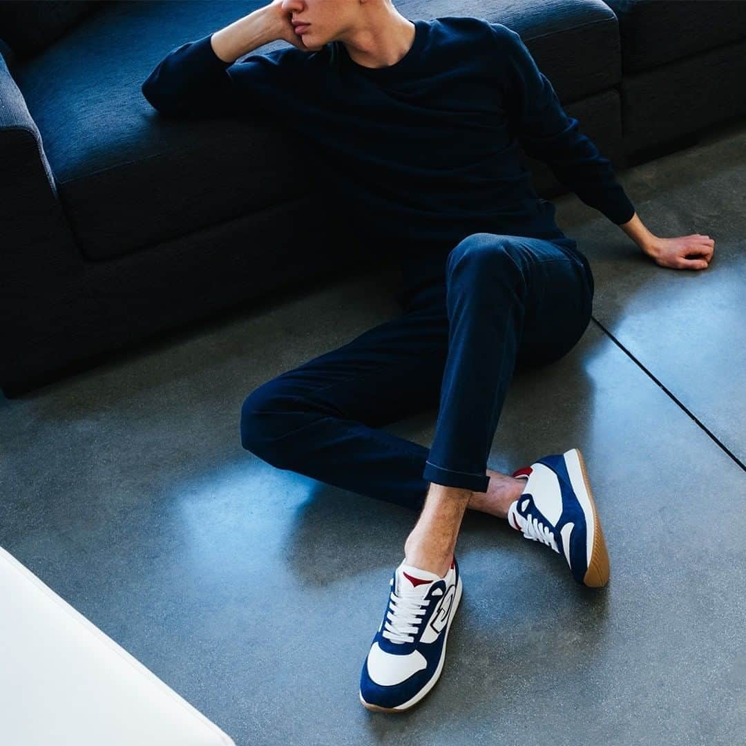 アルベルトガルディアーニのインスタグラム：「Every moment of pleasure needs to be shared with the right company, a #Guardiani sneaker for example.」