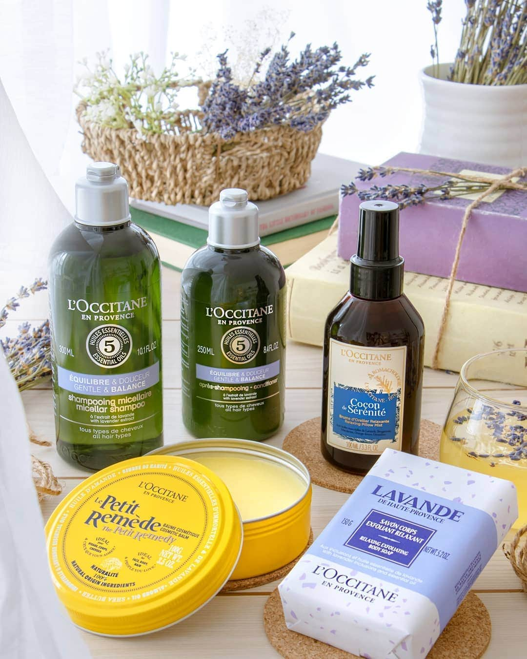 L'OCCITANE en Provenceさんのインスタグラム写真 - (L'OCCITANE en ProvenceInstagram)「【1週間お疲れ様です🍃】ラベンダーの香りで、心とカラダをやさしくほぐしませんか？✨﻿ ﻿ 心身のバランスを整えてくれる﻿ 「ラベンダー」の香り。﻿ ﻿ 今日はロクシタンこだわりの﻿ ラベンダーアイテムを集めてみました💜﻿ ﻿ ﻿ 🌿ファイブハーブス バランシングシリーズ﻿ （左上）﻿ ﻿ ラベンダーの香りで癒しを与えながら、﻿ 健やかな頭皮へ導くバランシングシリーズ✨﻿ ﻿ 頭皮を落ち着かせる5つのハーブが﻿ 贅沢にブレンドされています。﻿ ﻿ ﻿ 🌙プロヴァンスアロマ ピローミスト﻿ （右上）﻿ ﻿ おやすみ前の枕に吹きかけるミスト🧸﻿ ﻿ まどろむラベンダーの香りで、疲れた体と心に、﻿ 心地良い上質な眠りをお届けします。﻿ ﻿ ﻿ 🌼ハーバルバーム﻿ （左下）﻿ ﻿ プロヴァンスの豊かな恵みと香りを﻿ ぎゅっと詰め込んだ、万能バーム💓﻿ ﻿ 保湿はもちろん、香りでリラックスしたり、﻿ マッサージなど、いろいろなシーンで活用できます！﻿ ﻿ ﻿ 🧼ラベンダー フラワーソープ(*)﻿ （右下）﻿ ﻿ 良質のラベンダーオイルとお花を﻿ 閉じ込めたフラワーソープ💐﻿ ﻿ 心を穏やかにしてくれる﻿ 贅沢なバスタイムに。﻿ ﻿ ﻿ 皆さんはどのアイテムが気になりましたか？﻿ ﻿ 🌿ファイブハーブス バランシングシリーズ﻿ 🌙プロヴァンスアロマ ピローミスト﻿ 🌼ハーバルバーム﻿ 🧼ラベンダー フラワーソープ﻿ ﻿ ぜひコメント欄に、絵文字で教えてくださいね♪﻿ ﻿ ﻿ プロヴァンスから届く、﻿ 高品質なラベンダーの香りで﻿ ほっと心がほぐれる至福のひとときを🍃﻿ ﻿ ﻿ 【👆】商品タップで詳細をチェック！﻿ ﻿ ﻿ (*)一部店舗にて売り切れの可能性があります。ご了承ください。﻿ ﻿ #ロクシタン #bluegoldweek #ラベンダー #ファイブハーブス #プロヴァンスアロマ #ピローミスト #ハーバルバーム #ラベンダーソープ #フラワーソープ #ヘアケア #ヘアケア用品 #地肌ケア #睡眠 #睡眠改善 #バーム #石鹸 #オーガニックコスメ #お助けコスメ #うるおい #夏コスメ #夏コスメ2020 #香りを楽しむ #ハーブ #いい香り #香りのある暮らし #おすすめコスメ #キレイになりたい #コスメ好き #herb #LOccitane」8月7日 18時02分 - loccitane_jp