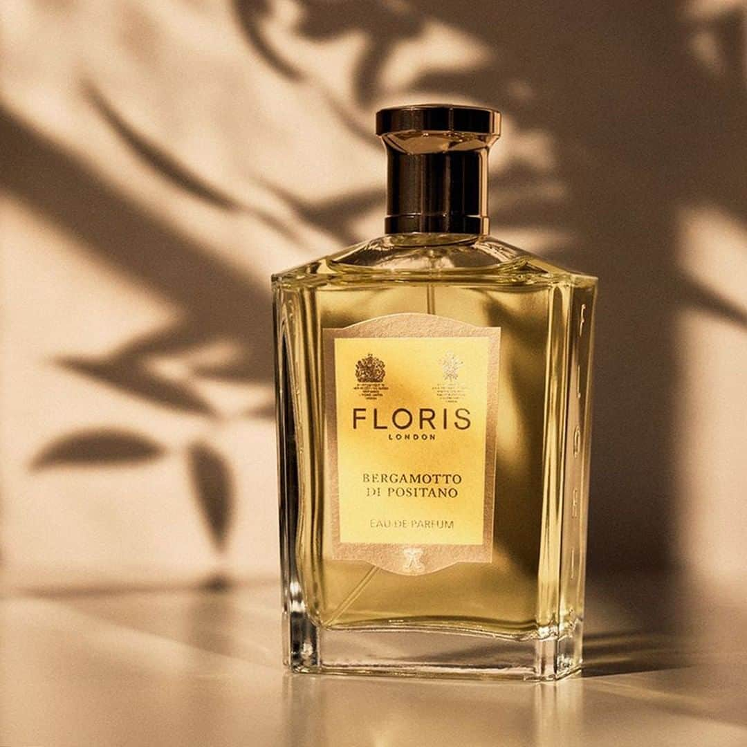 フローリスさんのインスタグラム写真 - (フローリスInstagram)「This weekend is set to be a scorcher. Stay cool with a citrus marine spritz of Bergamotto Di Positano, where fresh bergamot entwined with mandarin and warm marine notes brings instant refreshment. Photo: @paulhempstead for @mrporterlive #FlorisLondon #BergamottoDiPositano #Positano #LuxuryFragrance #SummerScent #SummerFragrance #CitrusScent #BritishPerfumery」8月7日 18時16分 - florislondon