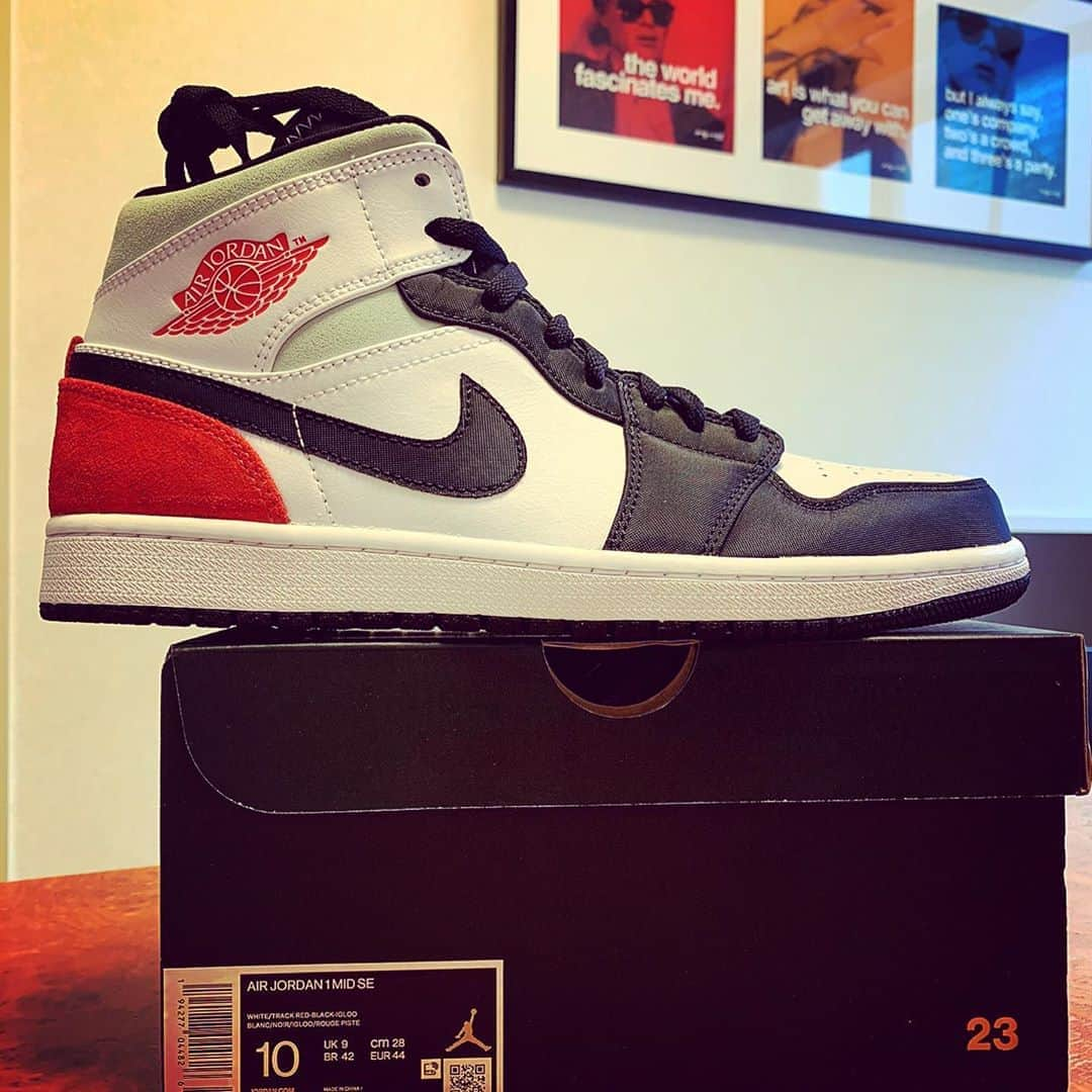 祐真朋樹さんのインスタグラム写真 - (祐真朋樹Instagram)「I bought it！  @nike_airjordan1  @dayz_tokyo  @dayz_tokyo_store  #ryuhodo @andywarhol_archive #ミドルカット #welcometomyoffice」8月7日 18時19分 - stsukezane