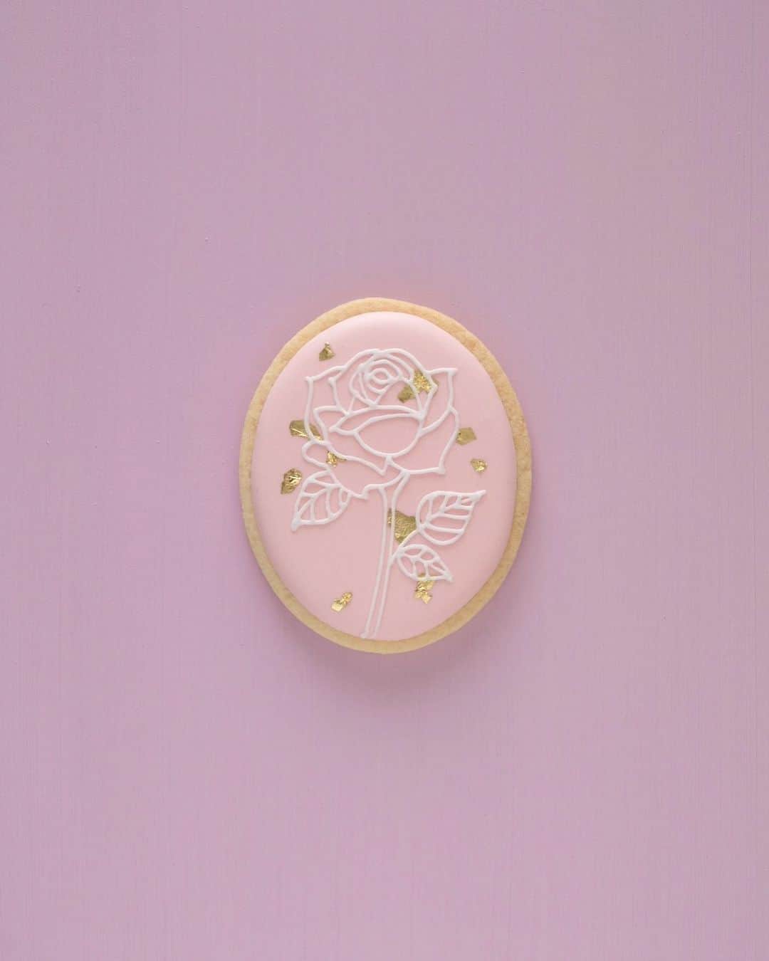 KUNIKAのインスタグラム：「Sometimes I make simple cookies... 🤍  たまにはシンプルなクッキーも。🐩  #artofkunika」