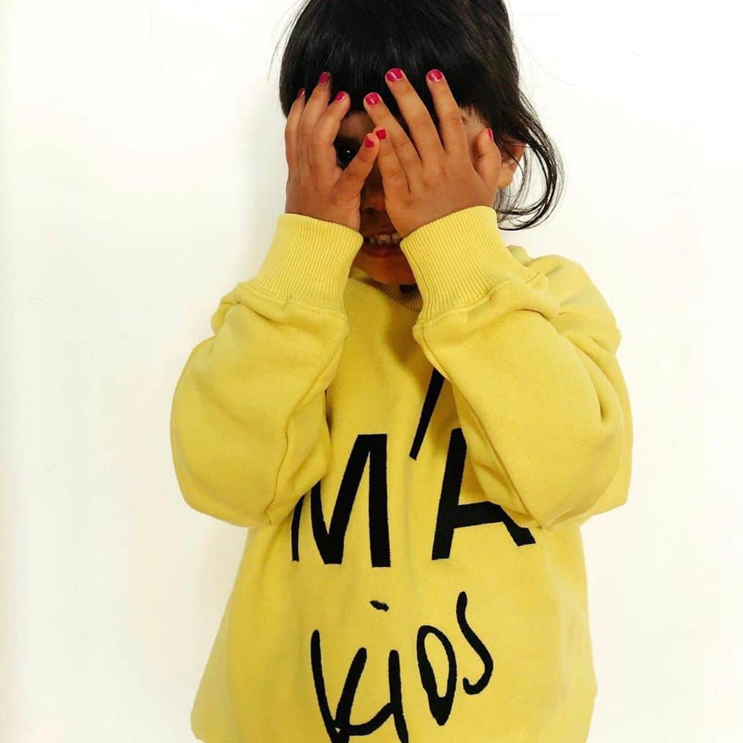 Marques Almeidaさんのインスタグラム写真 - (Marques AlmeidaInstagram)「Sofia in M’A KIDS 💛 there’s not much better than being able to dress your friends and family, specially these small ones!!!! Thank you 😘  Shop M’A KIDS collection at www.marquesalmeida.com  #makids #marquesalmeida #howdoyouwearyourma #kidsfashion #kidswear #coolkidsfashion #childrenswear #yellowjumper #yellowsweater #embroideredsweater」8月7日 18時33分 - marques_almeida