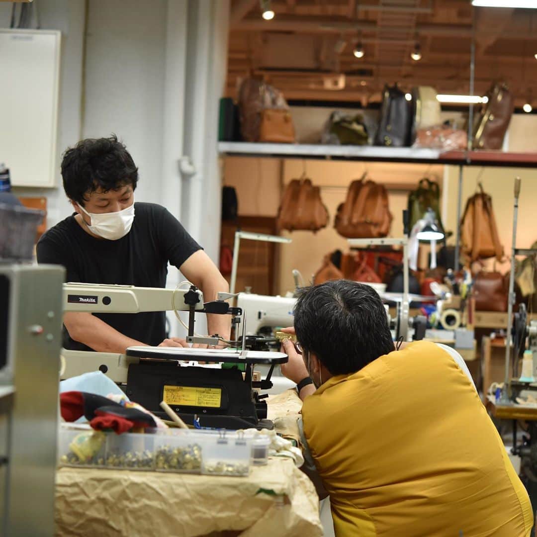 HERZ ヘルツさんのインスタグラム写真 - (HERZ ヘルツInstagram)「#ヘルツのメモランダム﻿ ﻿ #日常風景﻿ #HERZ﻿ #ヘルツ﻿ #herzbag﻿ #革鞄﻿ #leather﻿ #レザー﻿ #革製品﻿ #leatherbag﻿ #日本製﻿」8月7日 18時41分 - herz_bag