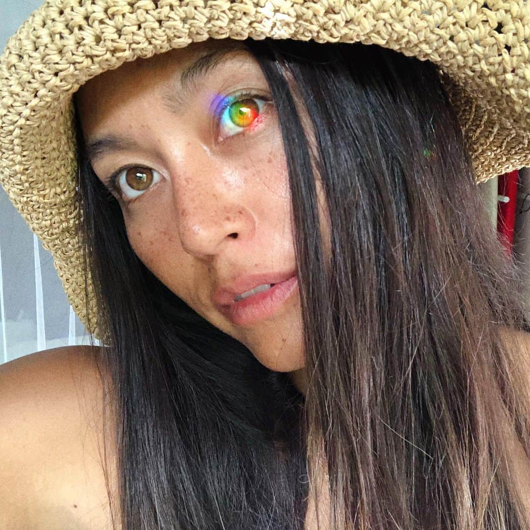 Tamikoのインスタグラム：「blow the roof off your heart and let the universe in 🌈🤲🏽 #loureed」