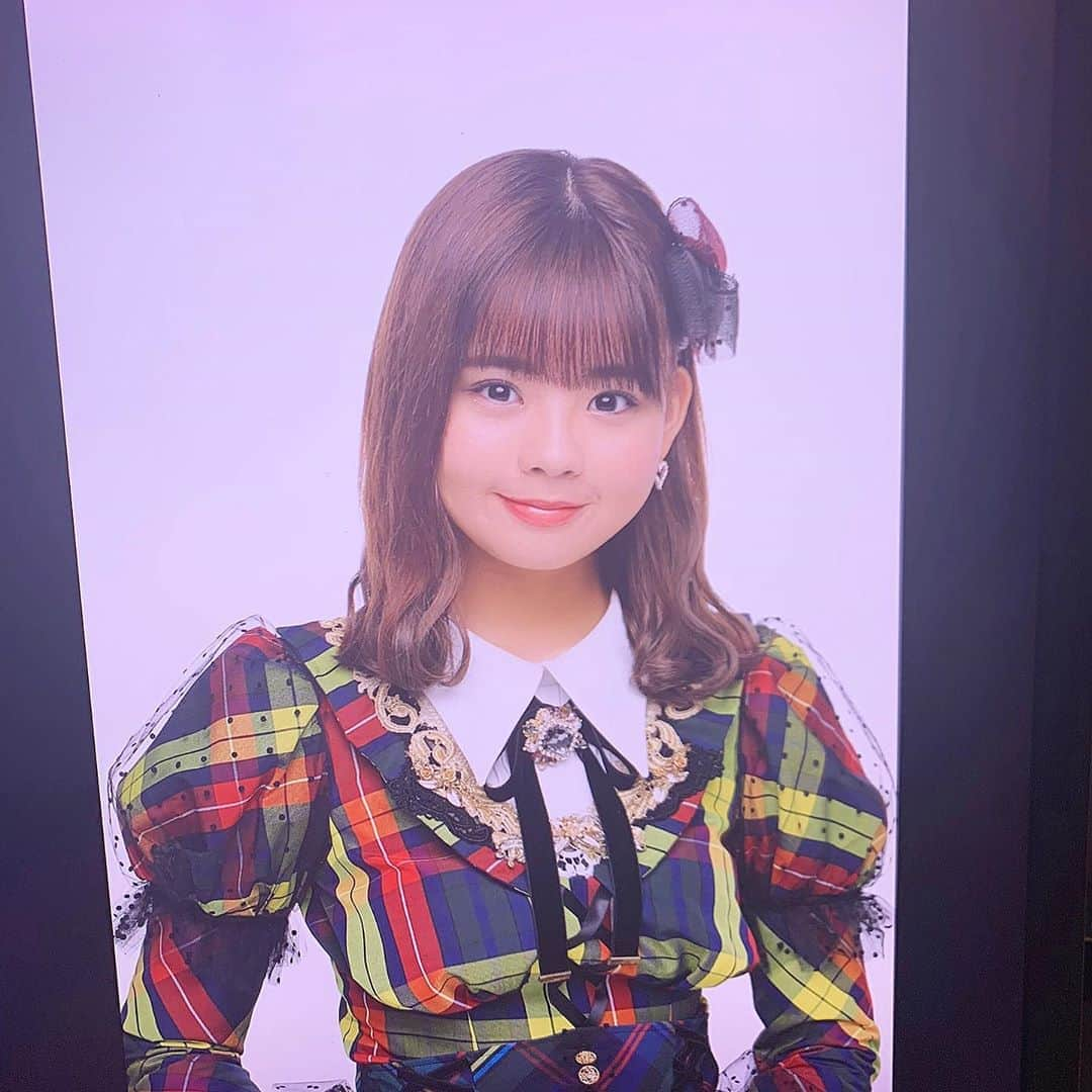 宮里莉羅さんのインスタグラム写真 - (宮里莉羅Instagram)「壁写変わりました〜✨ どうですか🥰 1年間こちらですので、 まだ見てない方はチェックしてね〜。 衣装可愛すぎ。  #壁写真#アー写#AKB衣装#宮里莉羅#チーム8#アイドル#idol#撮影風景#ブラウンカラー」8月7日 18時48分 - ranrin0403