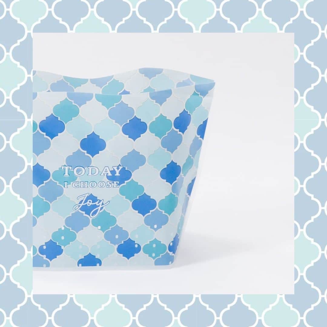 3COINSさんのインスタグラム写真 - (3COINSInstagram)「❋ Moroccan tile ❋⠀  水切りゴミ袋 抗菌防臭機能付き 各17枚入り  300円(税込330円)  爽やかで清潔感のあるモロッカンタイル柄の キッチンアイテムが登場✨  店舗により在庫が異なりますので、お立ち寄りの店舗までお問い合わせください。  #3COINS #スリーコインズ #スリコ﻿ #モロッカンスタイル #コラベルタイル #モロッカンタイル柄 #タイル柄 #キッチン #キッチンアイテム #モロッコタイル #コラベルタイル柄 #キッチングッズ #シンプルな暮らし #便利グッズ #プチプラ雑貨 #プチプラ好き #キッチングッズ #kitchen #moroccostyle #morocco #水切りごみ袋」8月7日 19時01分 - 3coins_official