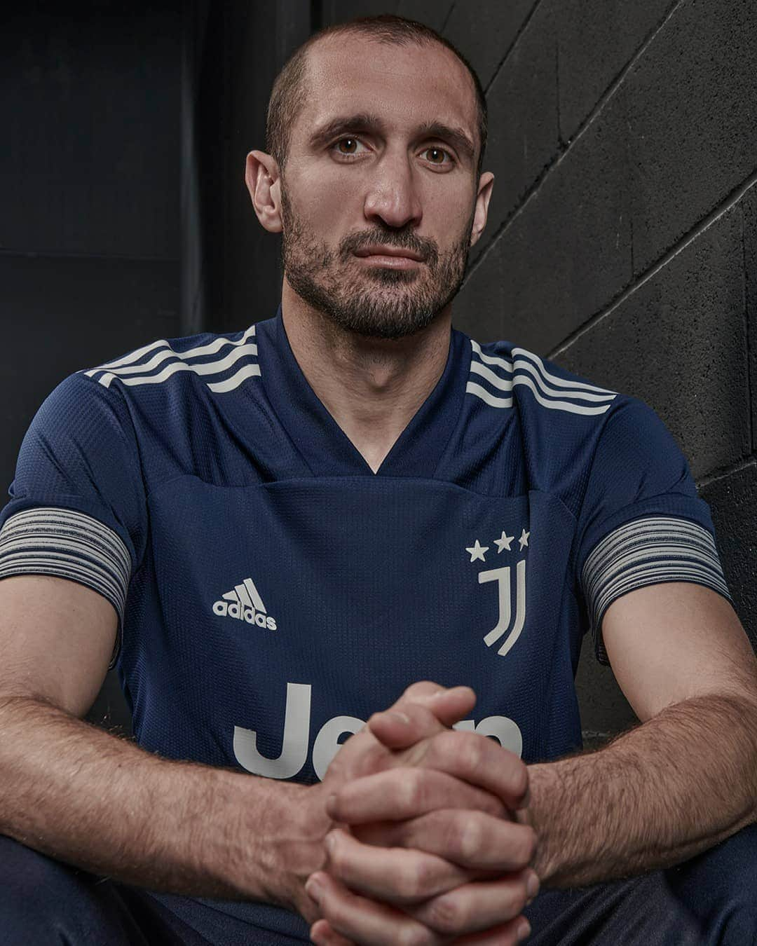 ユヴェントスFCさんのインスタグラム写真 - (ユヴェントスFCInstagram)「Ready for timeless elegance.  Our new Away Kit by @adidasfootball is now available on the Juventus Official Store 🤩 (link in bio 📲)  #ReadyForSport #createdwithadidas」8月7日 19時00分 - juventus