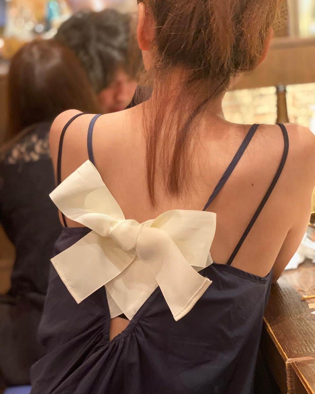 のインスタグラム：「@mochi.mochi.anko が結んでくれた！可愛い❤️ありがとう😊 @ami_nakagawa_amyuran  @ami_nakagawa_amyuran  #中川愛海 #一日一回カンパイ」